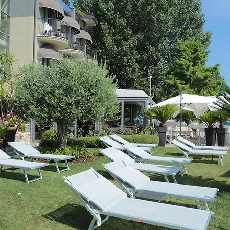 Otel Aurora 3*