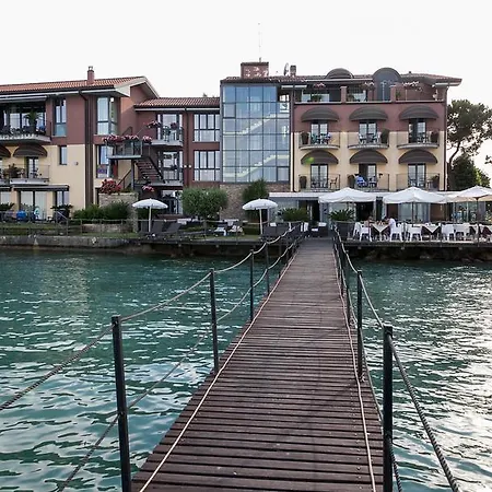 Aurora Otel 3*